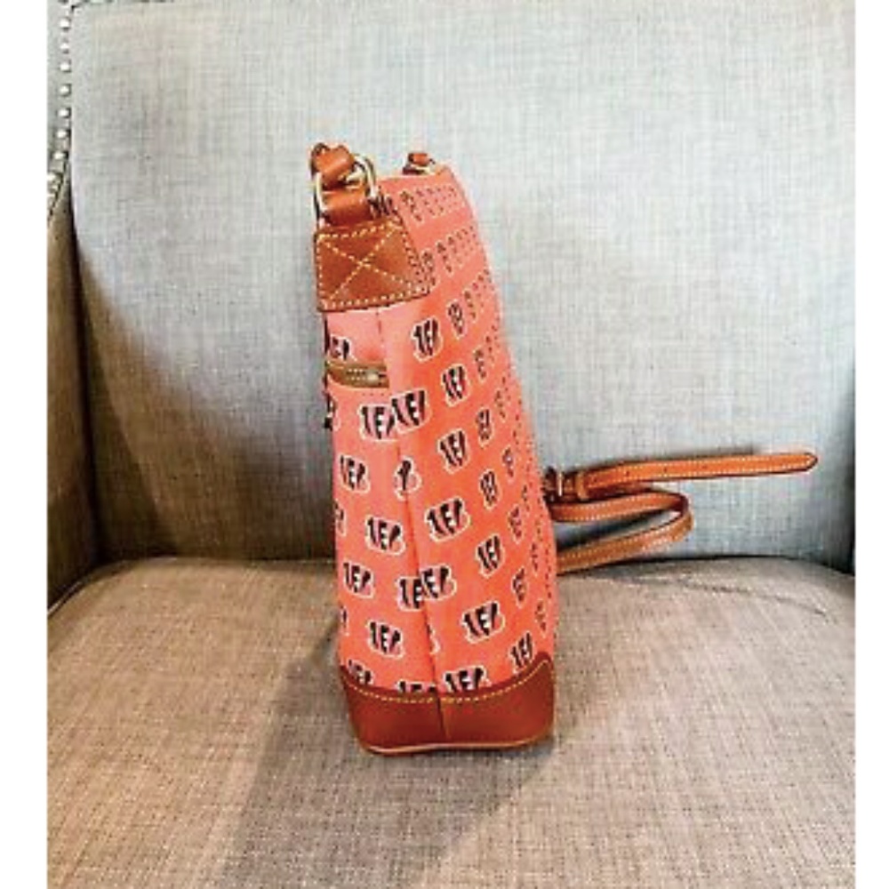 💖HP💖NWT Dooney And Bourke NFL Cincinnati Bengals - Picture 3 of 6